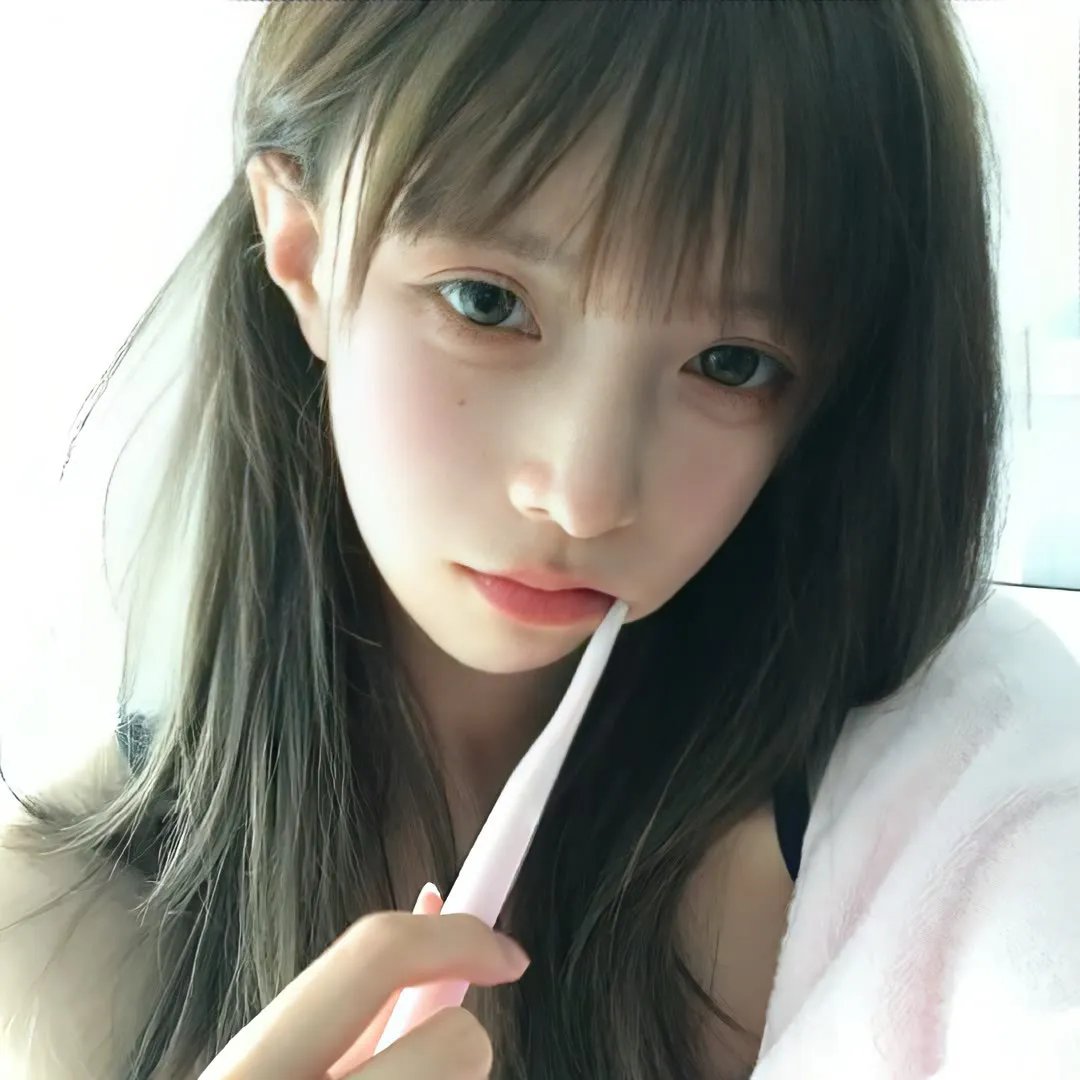 窗中女孩
